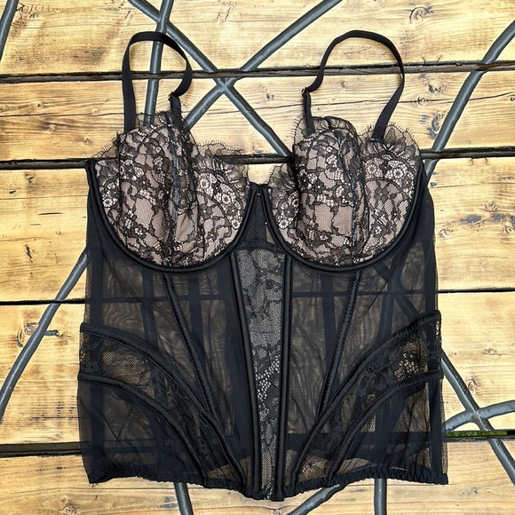 Victoria’s Secret 38D lace Bustier - Picture 2 of 6